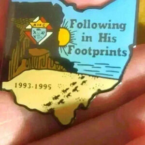 EndedEnded1995 OHIO Footprints Knights Of Columbus  Lapel Hat Jacket Pin K of C